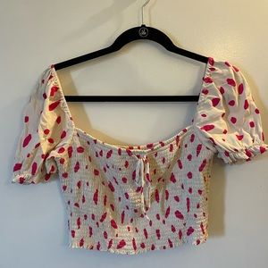Wilfred Aritzia Cropped Cream and Pink Polka Dot Smocked Blouse w/ Puff Sleeves